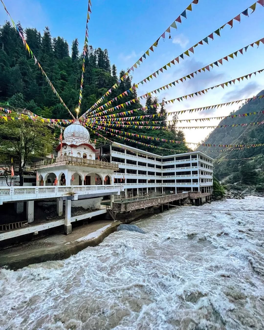 A serene view of the Parvati River flowing through Kasol, part of the Manali and Manikaran tour package.