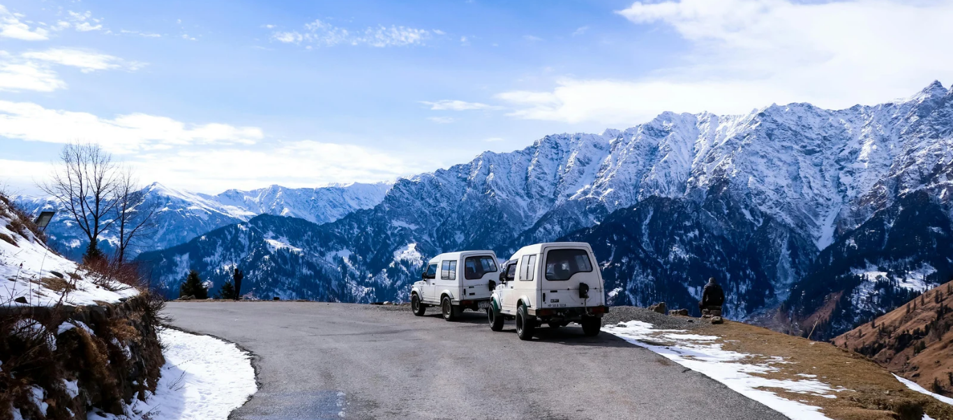 Snow-covered Rohtang Pass near Manali, a highlight of the 4-day Manali weekend trip.